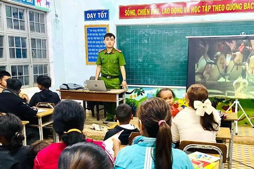 Lớp học tình thương làng Kret Krot
