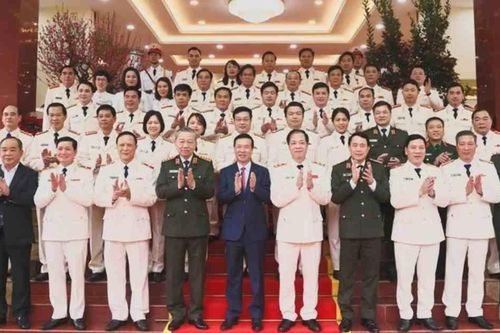 Lực lượng cảnh vệ quán triệt phương châm 'người trước, súng sau'