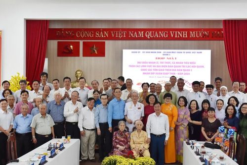 Quận 5 họp mặt nhân sĩ, trí thức, cá nhân tiêu biểu