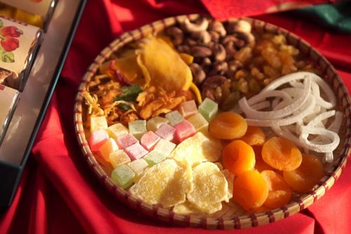 Nhóm người nào nên cảnh giác với bánh kẹo và mứt Tết?