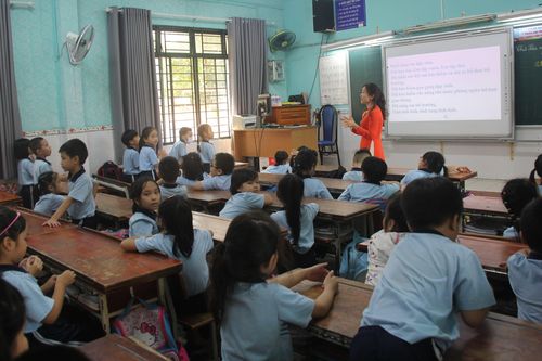 Dạy học ngoại ngữ theo chương trình mới: Chênh lệch vùng miền