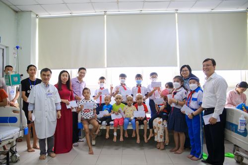 Ý nghĩa hoạt động thăm, tặng quà cho 100 học sinh mắc bệnh hiểm nghèo tại Huế
