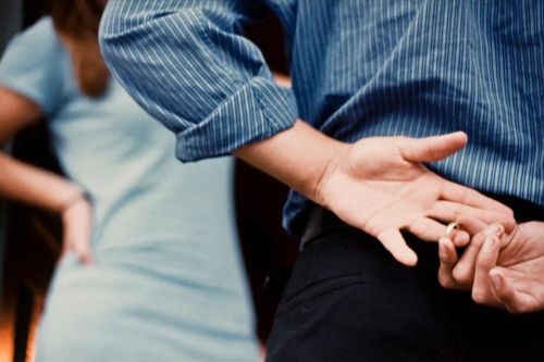 4 lý do khiến đàn ông trung niên dễ ngoại tình