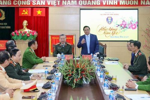 Thủ tướng Phạm Minh Chính thăm, chúc Tết tại Cục Cảnh sát giao thông