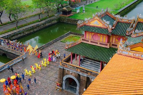Độc đáo các vương triều ăn Tết