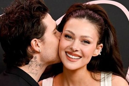 Selena Gomez gợi cảm lấn át Victoria Beckham và con dâu