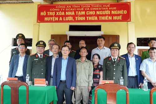Bàn giao 20 ngôi nhà cho các gia đình có hoàn cảnh khó khăn tại huyện A Lưới (TT-Huế)
