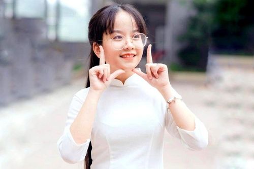 Nữ sinh trường chuyên Ngoại ngữ được nhận vào Đại học Thanh Hoa