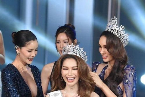 Hành động kỳ lạ của tiếp viên hàng không khi đăng quang Hoa hậu Chuyển giới