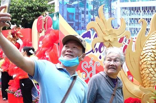 Đường hoa xuân ấm áp tình người ở Bệnh viện Chợ Rẫy
