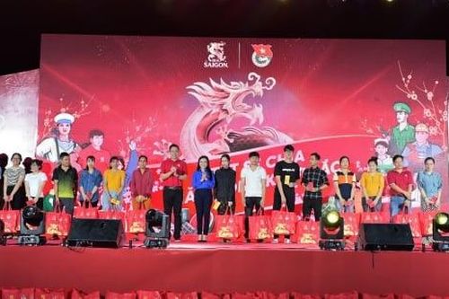 Trọn vẹn hành trình 'Tết sẻ chia năm rồng khởi sắc'