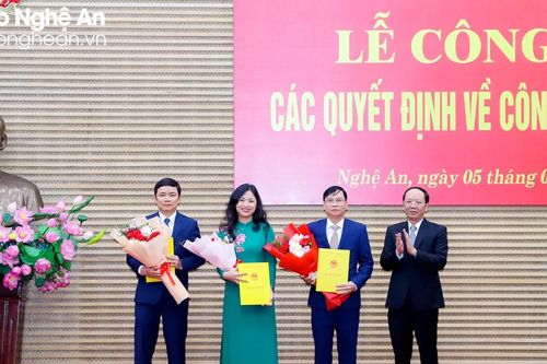 Công bố các quyết định của Chủ tịch UBND tỉnh Nghệ An về công tác cán bộ