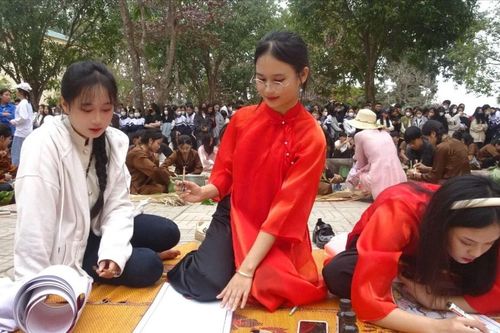 Lan tỏa giá trị văn hóa Tết với học sinh