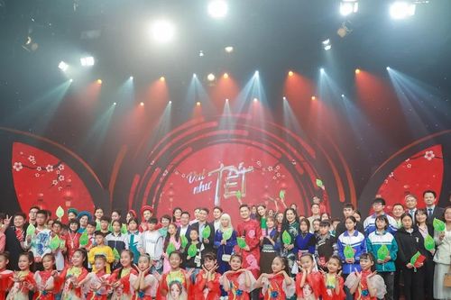 'Cặp lá yêu thương': Viết tiếp ước mơ đến trường cho hơn 5.000 em nhỏ