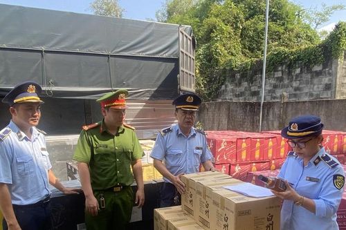 Liên ngành phát hiện gần 16.000 chai rượu ngoại có dấu hiệu nhập lậu