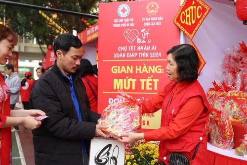 Tết Nhân ái: Những nghĩa cử cao đẹp dành cho người khó khăn