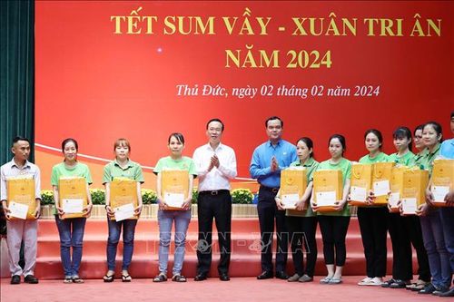 Mang Xuân ấm đến mọi người, mọi nhà