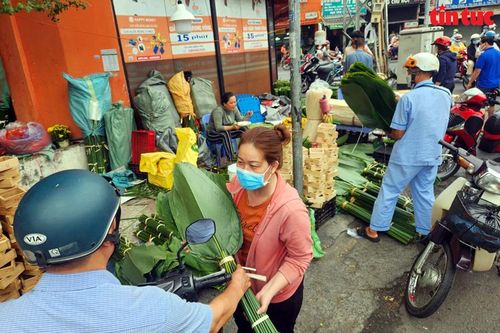 Chợ lá dong lâu đời nhất TP Hồ Chí Minh nhộn nhịp ngày cận Tết