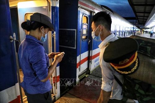 Tổ chức vận chuyển hài cốt liệt sĩ và miễn vé đường sắt cho thân nhân liệt sĩ đi cùng