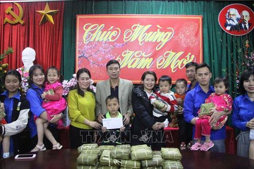 Chăm lo Tết cho trẻ em có hoàn cảnh khó khăn
