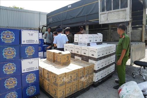 Tạm giữ hơn 15.800 chai rượu ngoại không rõ nguồn gốc