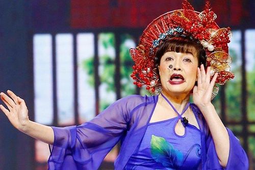 Nghệ sĩ Vân Dung khác lạ trong 'Gala cười 2024'