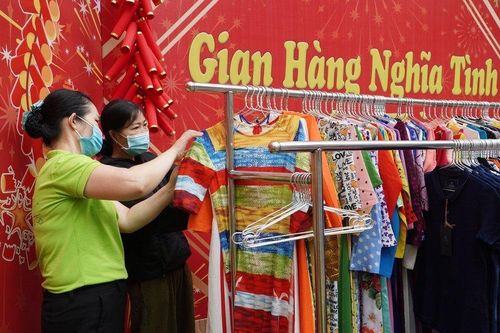 Ấm áp không khí ngày xuân tại đường hoa bệnh viện