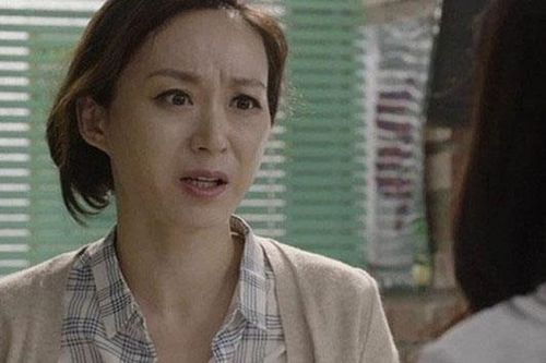 Bà ngoại ra chăm cháu chưa đầy một ngày đã phải ra về trong nước mắt, nguyên nhân khiến tôi không khỏi choáng váng