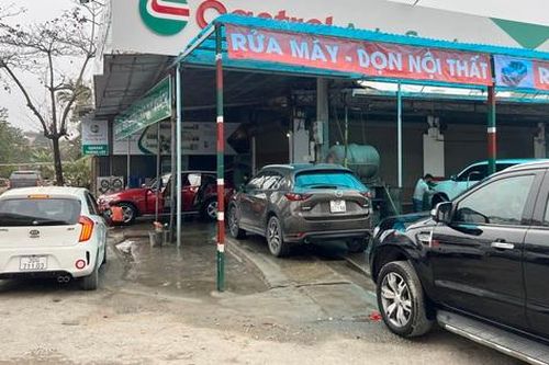 Dịch vụ chăm sóc ô tô đội giá ngày cận Tết