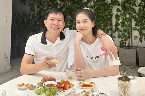 Bạn trai tin đồn Ngọc Trinh có động thái gây chú ý sau khi nữ người mẫu về nhà