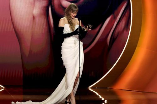 Vừa thắng giải GRAMMY, Taylor Swift thông báo ra album mới