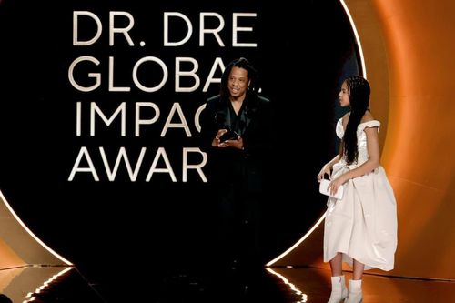 Jay Z chỉ trích GRAMMY ngay trên sân khấu vì bà xã Beyoncé