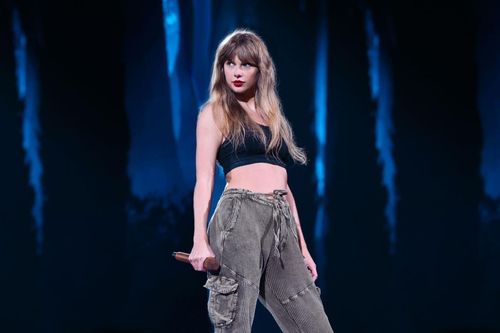 Lần 4 nhận giải Album của năm, Taylor Swift tạo nên lịch sử mới tại GRAMMY