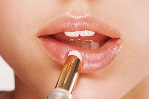 Cách chăm sóc để đôi môi luôn bóng mềm