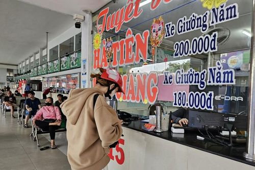 TP. Hồ Chí Minh: Cận cảnh các cửa ngõ sân bay, bến xe chiều 26 Tết