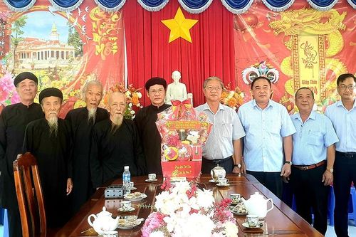 Bí thư Huyện ủy Tri Tôn chúc Tết Phật giáo Tứ Ân Hiếu Nghĩa