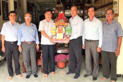 Bí thư Thành ủy, Chủ tịch UBND TP. Châu Đốc đến thăm, chúc Tết các nguyên lãnh đạo thành phố qua các thời kỳ