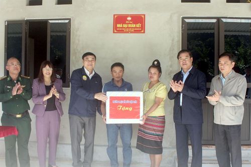 Giúp hộ nghèo an cư