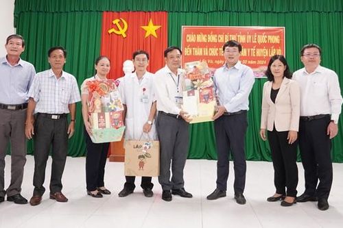 Bí thư Tỉnh ủy Lê Quốc Phong thăm, chúc Tết tại huyện Lấp Vò