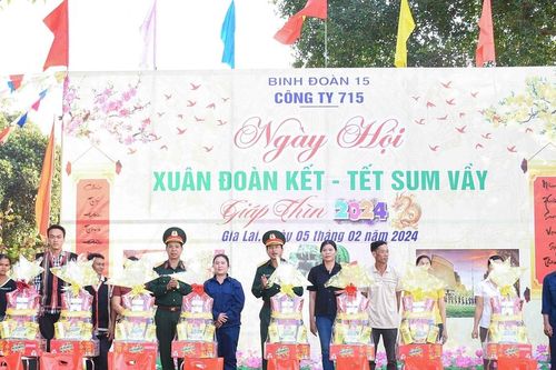 Công ty 715 trao gần 600 suất quà Tết cho công nhân, gia đình chính sách và người dân biên giới