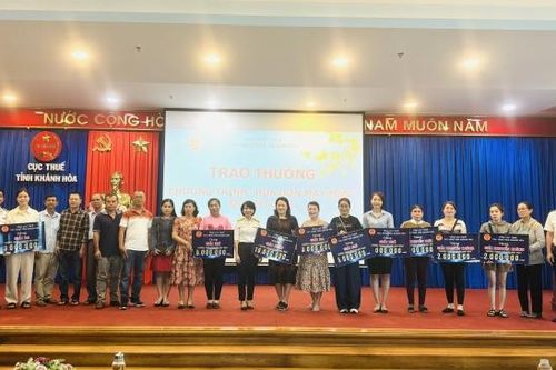 Cục Thuế tỉnh Khánh Hòa: Trao 80 triệu đồng cho cá nhân, hộ kinh doanh trúng thưởng Chương trình 'Hóa đơn may mắn' quý IV năm 2023
