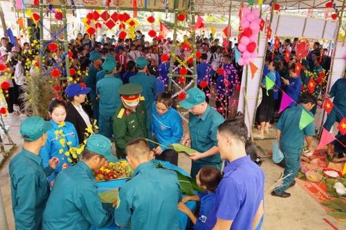 Tết thắm tình quân dân