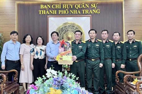 Thường trực Thành ủy Nha Trang thăm, chúc Tết các đơn vị trực chiến trong dịp Tết