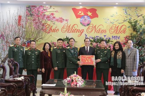 Lãnh đạo UBND tỉnh thăm, kiểm tra công tác trực Tết Nguyên đán Giáp Thìn