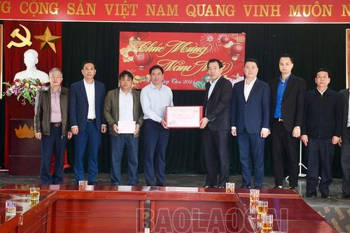 Trưởng ban Tuyên giáo Tỉnh ủy Dương Đức Huy thăm, chúc tết tại huyện Si Ma Cai