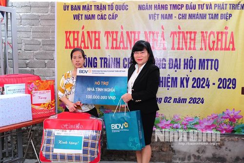 Khánh thành và bàn giao nhà tình nghĩa cho hộ có hoàn cảnh khó khăn