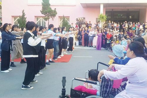 Xuân kết nối, tết sẻ chia với bệnh nhân