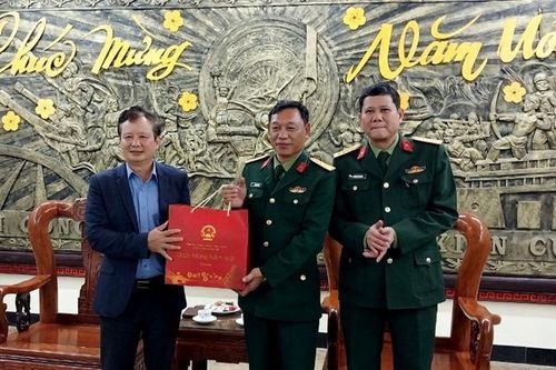 Xứng đáng là điểm tựa vững chắc để bảo vệ sự yên bình cho Nhân dân.