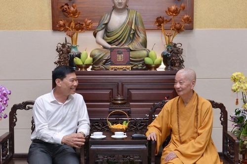 Lãnh đạo Ban Dân vận T.Ư thăm Đại lão Hòa thượng Thích Trí Quảng