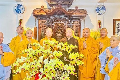 Ban Trị sự GHPGVN Q.10 thăm, chúc Tết đến Hòa thượng Thích Lệ Trang và các cơ quan